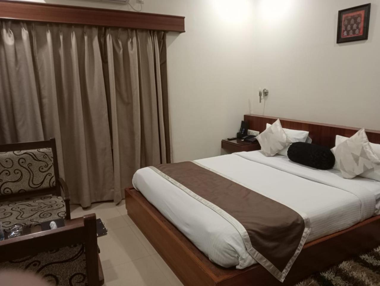 Hotel Baidyanath Диогар Екстериор снимка